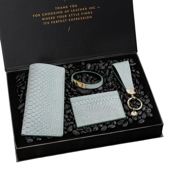 Exclusive Python Leather Gift Set – Premium Feel - Snow Cover Color - Picture 1 of 5